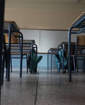 Υπουργείο Υγείας: Ένα self test στα σχολεία – 100% πληρότητα στα γήπεδα