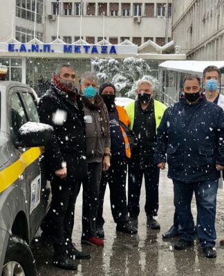 ΝΟΣΟΚΟΜΕΙΟ ΜΕΤΑΞΑ: Εκχιονιστικά του Δήμου Πειραιά κρατούν ανοιχτή την πρόσβαση (ΒΙΝΤΕΟ + ΦΩΤΟ)