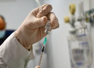 Κορονοϊός: «Βόμβα» από Παγώνη – «Το εμβόλιο έχει παρενέργειες, ειδικά η δεύτερη δόση»