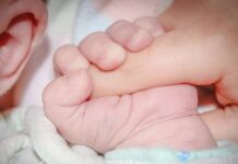 ΑΠΙΣΤΕΥΤΟ: Αστυνομικοί και πυροσβέστες «ξεγέννησαν» γυναίκα στη λεωφόρο Κηφισίας