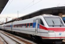 ΛΕΥΚΟ ΒΕΛΟΣ: Δείτε το γρηγορότερο τρένο της Αθήνας από ψηλά (ΒΙΝΤΕΟ)
