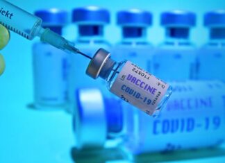 Pfizer: Η νοτιαφρικανική μετάλλαξη μπορεί να μειώνει σημαντικά την προστασία από το εμβόλιο