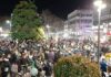 ΕΙΚΟΝΕΣ ΣΟΚ: Βούλιαξε από καρναβαλιστές η κεντρική πλατεία της Ξάνθης παρά το lockdown