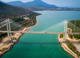 ΣΟΚ: Άντρας τσακώθηκε με τη σύντροφό του και την πέταξε από τη γέφυρα της Χαλκίδας
