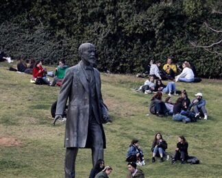 ΛΟΚΝΤΑΟΥΝ: Απαγόρευση κυκλοφορίας από τις 9 και άνοιγμα κομμωτηρίων