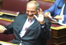 ΒΟΜΒΑ: Αποχωρεί ο Καραμανλης από την πολιτική!