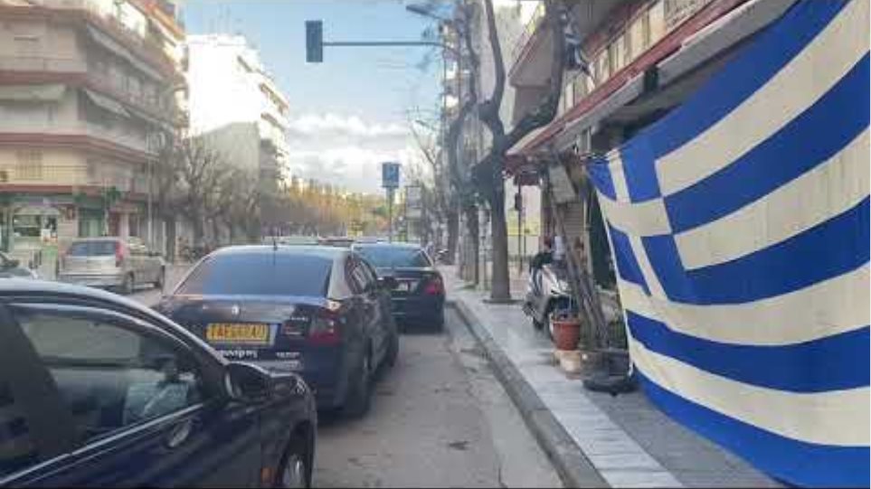 Thestival.gr Ελληνική σημαία απέναντι από το τουρκικό προξενείο στη Θεσσαλονίκη
