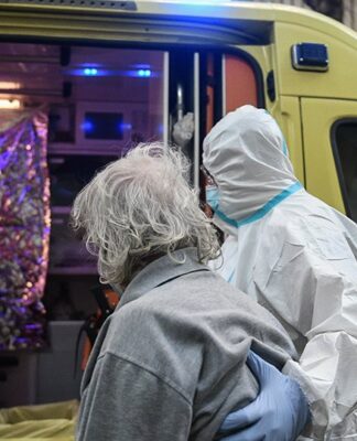 Προσοχή: Ο κορωνοϊός εξελίσσεται και γίνεται πιο… αερομεταφερόμενος