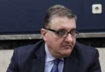ΕΞΑΔΑΚΤΥΛΟΣ: «Στους εξωτερικούς χώρους είμαστε ασφαλείς όταν τηρούμε τις αποστάσεις»