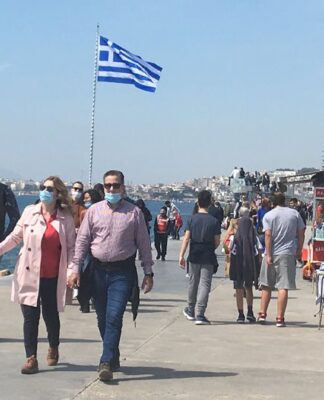 Ποιο lockdown; «Πλημμύρισαν» από κόσμο η παραλιακή και… οι παραλίες: (ΦΩΤΟ)