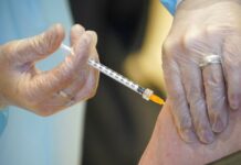 ΚΟΡΩΝΟΪΟΣ: Απορρίφθηκε παρτίδα εμβολίων της AstraZeneca μετά τον θάνατο μιας εκπαιδευτικού