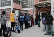 Lockdown: Πρώτα τα σχολεία, μετά το λιανεμπόριο προτείνει ο Βατόπουλος