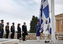 25η Μαρτίου: Η έπαρση της σημαίας στον Ιερό Βράχο της Ακρόπολης