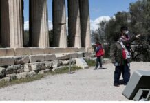 «Αυλαία» για τον τουρισμό ίσως και πριν τις 14 Μαΐου: Έτσι θα έρχονται οι τουρίστες στη χώρα μας