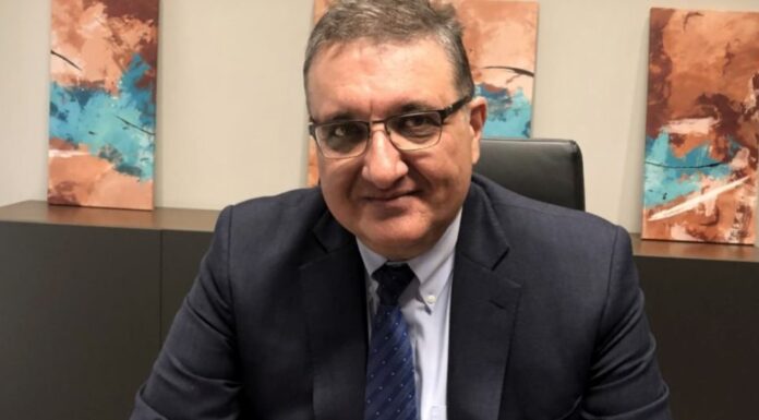 ΕΞΑΔΑΚΤΥΛΟΣ: Άσχημα νέα: «Θα αυξηθούν θάνατοι και διασωληνωμένοι»