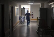 ΚΟΡΩΝΟΪΟΣ: Καπραβέλος – Κούβελας: Τα μέτρα που πήραμε δε δουλεύουν