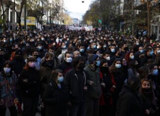 ΕΞΑΔΑΚΤΥΛΟΣ: Δεν μπορεί να λέμε «κηδεία έως 9 άτομα» και στην πορεία να είναι 9.000!
