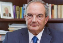ΚΑΡΑΜΑΝΛΗΣ: Με σπορ εμφάνιση βγήκε για περπάτημα στη Ραφήνα (ΦΩΤΟ)