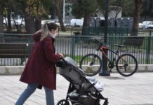 Έρχονται οι «νταντάδες της γειτονιάς»: Τι προβλέπει το πρόγραμμα