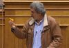 ΒΟΥΛΗ: Η μπουλντόζα που έκανε δώρο ο Πολάκης στον Άδωνι!