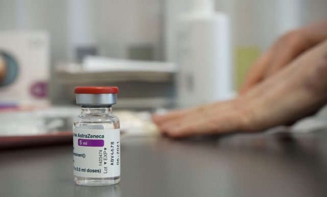 Εμβόλιο AstraZeneca : Μεγαλύτερος κίνδυνος θρομβώσεων σε γυναίκες κάτω των 60 ετών