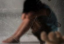 «Σιγά τί σου έκανε, σε σκότωσε;» μου είπε η μητέρα μου, όταν της είπα πως ο πατριός μου, με παρενοχλούσε σ#ξουαλικά