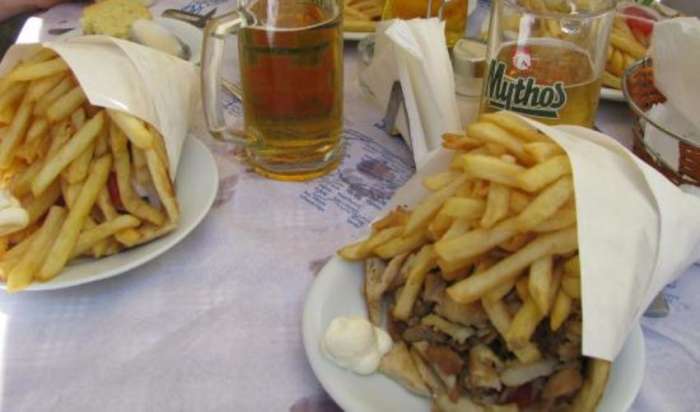 «Με σπάταλο γύρο και πατάτες»: Το μεγαλύτερο πιτόγυρο στην Ελλάδα είναι XXX Large (Pics)