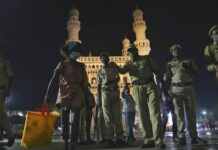 Νέα παραλλαγή του κορονοϊού θερίζει στην Ινδία:2.000 νεκροί στο 24ωρο-κλείνει σύνορα η Βρετανία