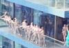 ΑΠΙΣΤΕΥΤΟ: Σάλος με γυμνές γυναίκες σε ουρανοξύστη στο Ντουμπάι (VIDEO)
