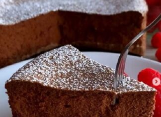 H συνταγή για κέικ με τα 4 υλικά που κάνει θραύση στο Instagram