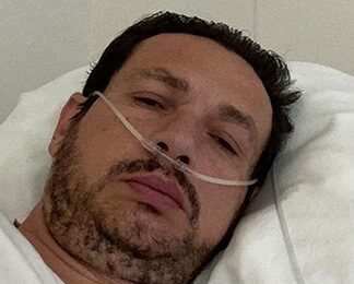 Δύσκολες ώρες για τον γνωστό ηθοποιό Σταύρο Νικολαΐδη: Δίνει μάχη με τον κορωνοϊό στο «Σωτηρία»