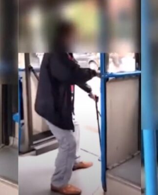 Χαμός σε λεωφορείο του ΟΑΣΘ: Οδηγός απειλεί, βρίζει και σπρώχνει ηλικιωμένο επειδή έκανε λάθος την στάση