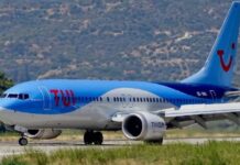Θρίλερ σε πτήση: Boeing 737 της TUI από Σαντορίνη έκανε αναγκαστική προσγείωση στο Βελιγράδι!