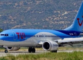 Θρίλερ σε πτήση: Boeing 737 της TUI από Σαντορίνη έκανε αναγκαστική προσγείωση στο Βελιγράδι!