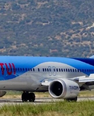Θρίλερ σε πτήση: Boeing 737 της TUI από Σαντορίνη έκανε αναγκαστική προσγείωση στο Βελιγράδι!