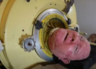 Aπίστευτο: Ο άνθρωπος που 70 χρόνια ζει μέσα σε έναν σιδερένιο πνεύμονα – Βίντεο