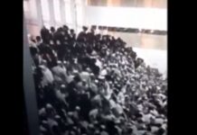 Εικόνες-σοκ από την κατάρρευση εξέδρας σε συναγωγή στο Ισραήλ – Δεκάδες τραυματίες