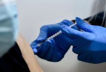 Καταγγελία-σοκ: Γιατρός απέτρεπε τους πολίτες να κάνουν το εμβόλιο στο εμβολιαστικό κέντρο της Λαμίας