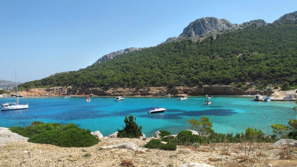 18 ευρώ πήγαινε-έλα, 60’ απ’ την Αθήνα: To πανέμορφο νησί για κοντινές και φτηνές διακοπές για όλες τις ηλικίες (Pics)