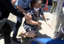 Χαμός στην Κωνσταντινούπολη: «Ντου» στον Ιμάμογλου από εξαγριωμένο πλήθος (βίντεο)