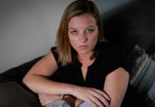 «Λοιπόν, σε βίασα» – Τα ανατριχιαστικά μηνύματα στο Facebook της ξύπνησαν οδυνηρές μνήμες