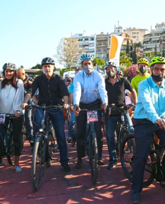 Ποδηλατοβόλτα στον Πειραιά δίπλα στη θάλασσα για την Παγκόσμια Ημέρα Ποδηλάτου