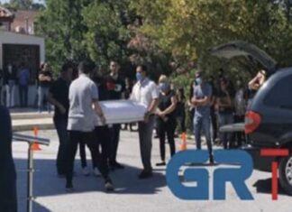 Σπαραγμός και οδύνη στην κηδεία του 18 μηνών βρέφους στα Μάλγαρα – «Που είναι το αγοράκι μου»