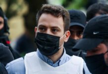 Γλυκά νερά: Η σπασμένη πόρτα που ο συζυγοκτόνος είχε στείλει για επισκεύη (φωτό και βίντεο)
