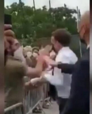 «Αστράκια» είδε ο Μακρόν! Πολίτης τον χαστούκισε μπροστά στις κάμερες (βίντεο)