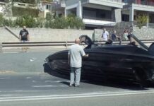 Eικόνες-σοκ: Του έφυγε το τρέιλερ με το σκάφος στον δρόμο προς Χαλκίδα
