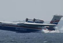 Πέρα απ’ τα όρια: Το Beriev Be-200 πέφτει στη θάλασσα και το νερό σχίζεται στα δυο (βίντεο)