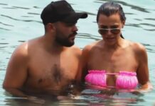 Λάουρα Νάργες και Χρήστος Σαντικάι – Χορεύουν αγκαλιά ακούγοντας Βέρτη