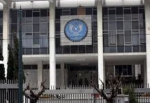 Σoκ: Αφγανός επιχείρησε να αυτοπυρποληθεί έξω από την Αμερικανική Πρεσβεία στην Αθήνα