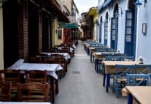 Τι θα ισχύσει από Σεπτέμβρη για ανεμβολίαστους σε καφέ, μπαρ, εστιατόρια